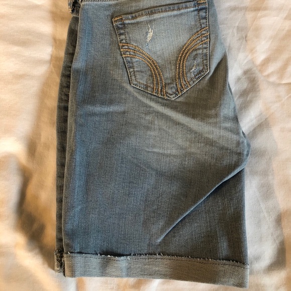 NWT Hollister Denim JEAN BOYSHORT SHORTS SZ 1 W25 - Picture 3 of 6